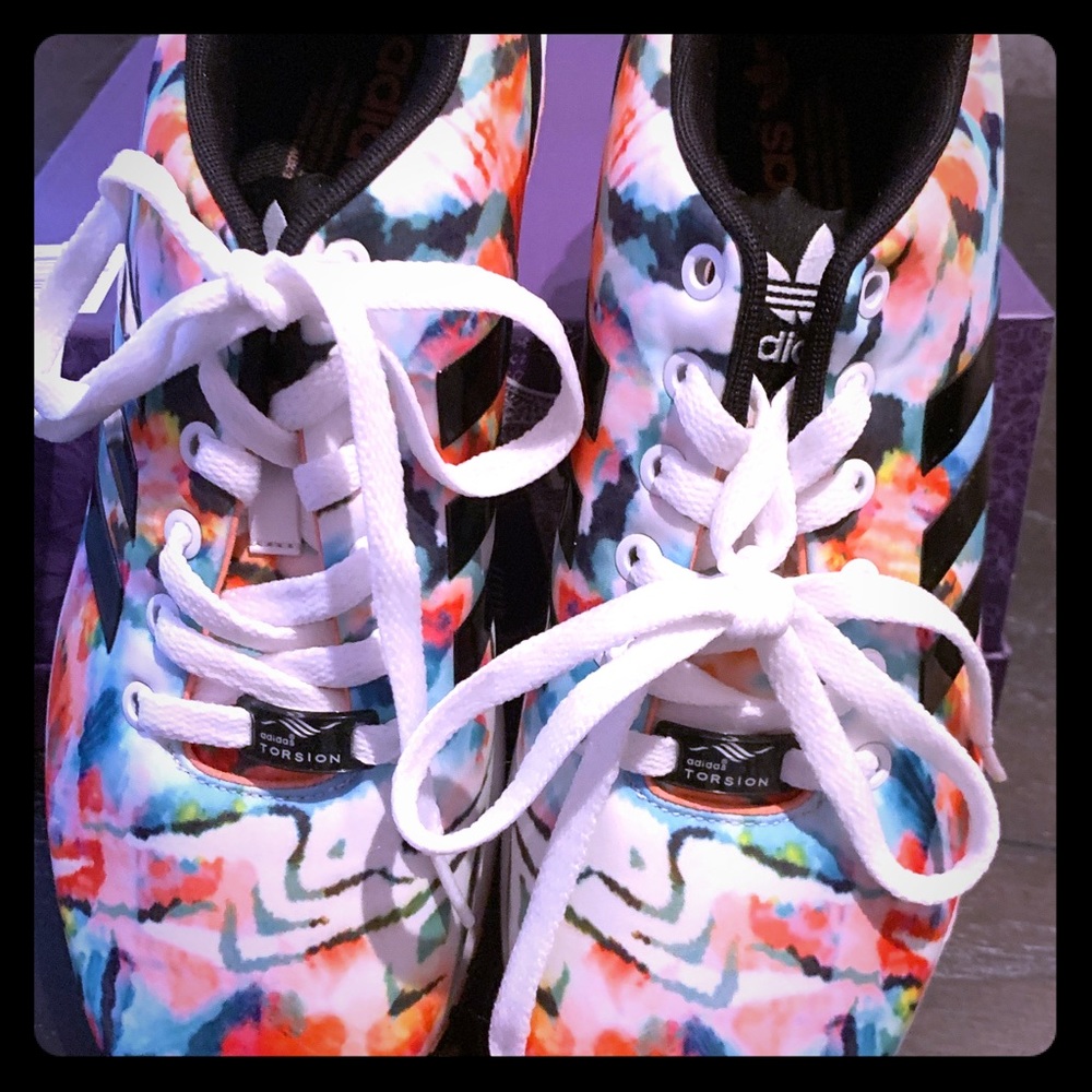 Women’s Adidas Torsion Athletic Shoe-Size 10